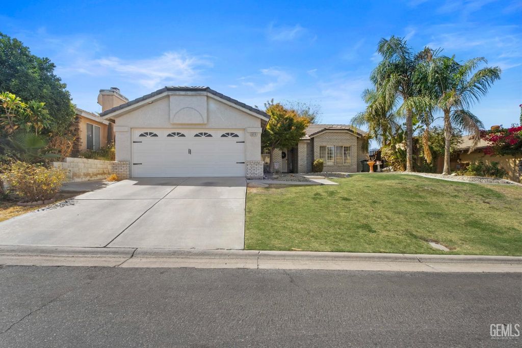 6008 Cliffwood Way, Bakersfield, CA 93306