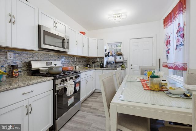 230 E POPLAR ST, York, PA 17403