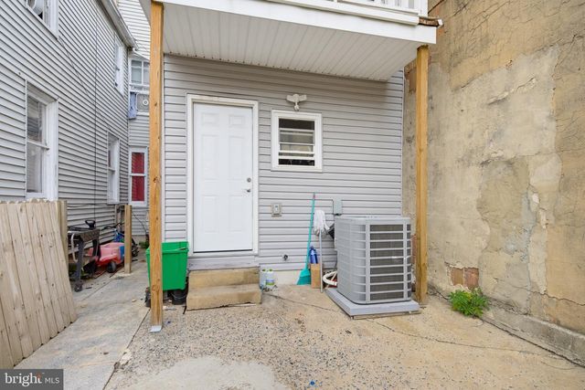230 E POPLAR ST, York, PA 17403
