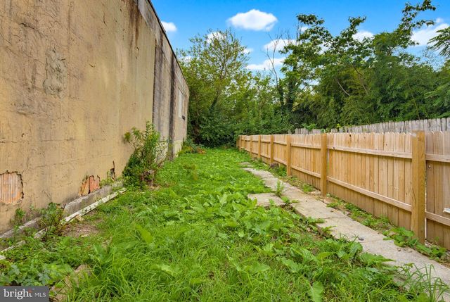 230 E POPLAR ST, York, PA 17403