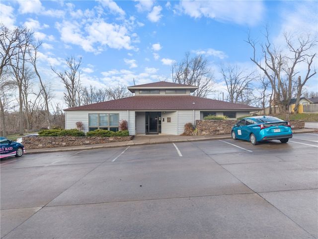 6 Halsted Circle 5, Rogers, AR 72756