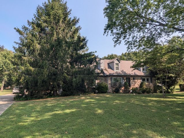 316 Southwinds Dr, Hermitage, TN 37076