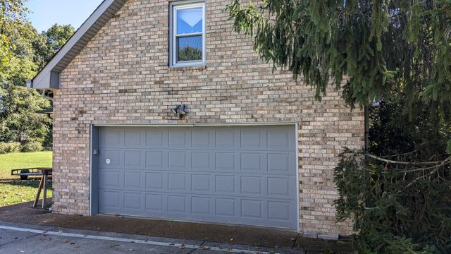 316 Southwinds Dr, Hermitage, TN 37076