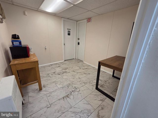 210 LONG LN, Upper Darby, PA 19082