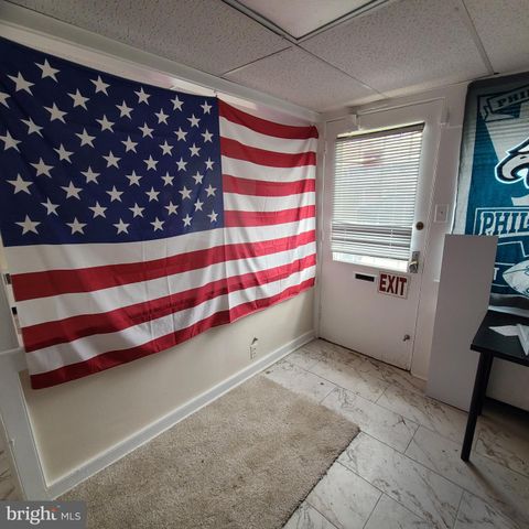 210 LONG LN, Upper Darby, PA 19082