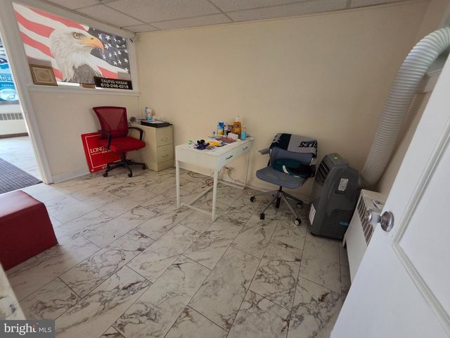 210 LONG LN, Upper Darby, PA 19082