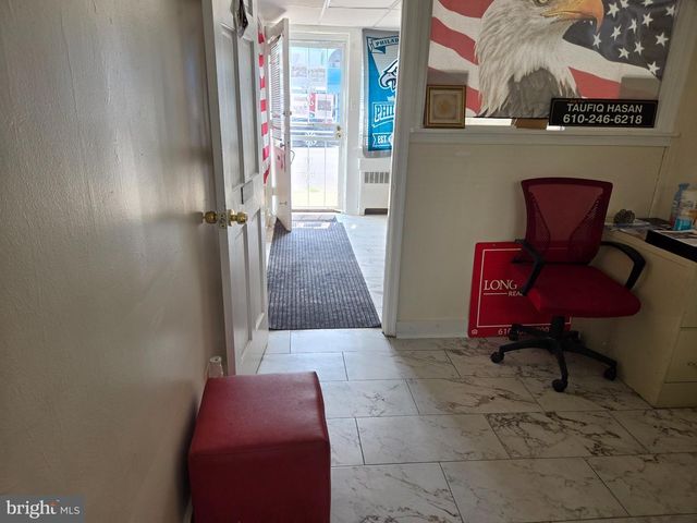 210 LONG LN, Upper Darby, PA 19082