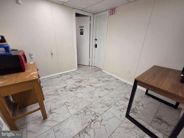 210 LONG LN, Upper Darby, PA 19082