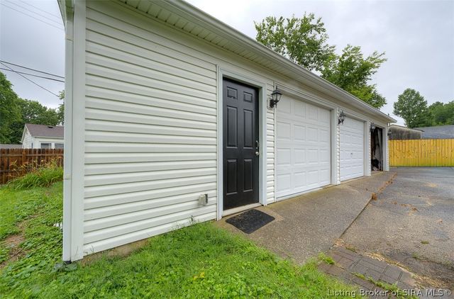 1352 Slate Run Road, New Albany, IN 47150