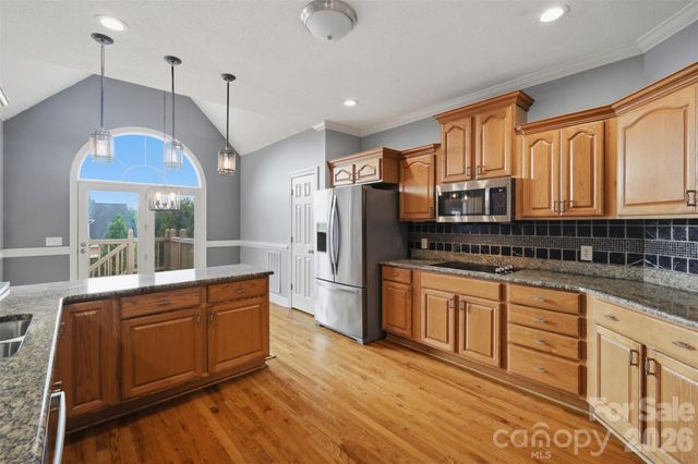 1064 Baker Barn Road, Hickory, NC 28602