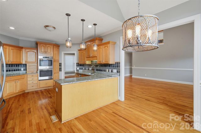 1064 Baker Barn Road, Hickory, NC 28602