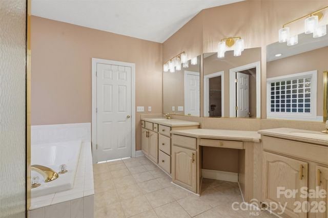 1064 Baker Barn Road, Hickory, NC 28602