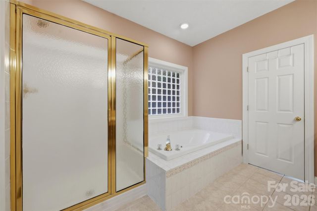1064 Baker Barn Road, Hickory, NC 28602