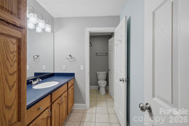 1064 Baker Barn Road, Hickory, NC 28602