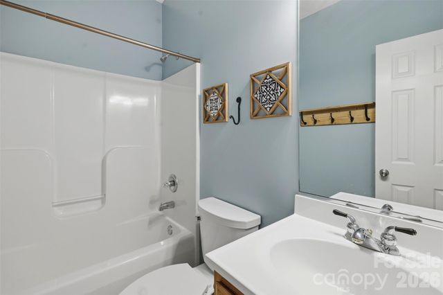 1064 Baker Barn Road, Hickory, NC 28602