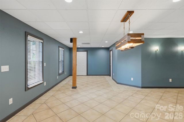 1064 Baker Barn Road, Hickory, NC 28602