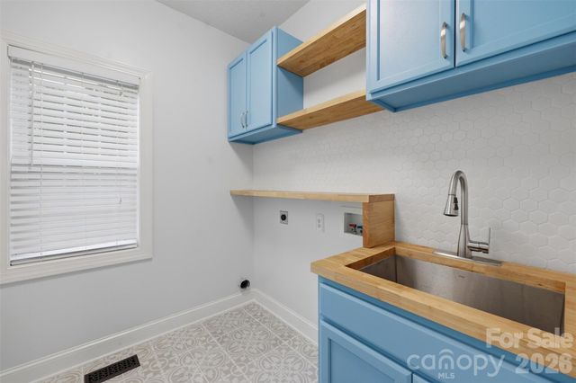 1064 Baker Barn Road, Hickory, NC 28602