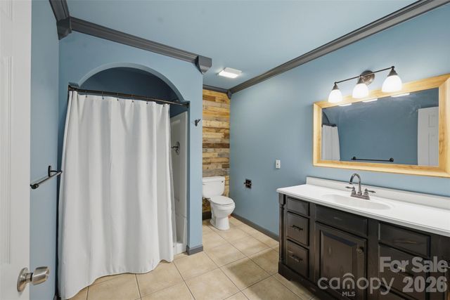 1064 Baker Barn Road, Hickory, NC 28602
