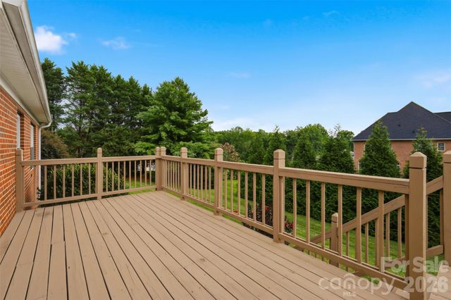 1064 Baker Barn Road, Hickory, NC 28602