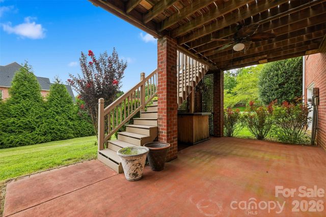 1064 Baker Barn Road, Hickory, NC 28602