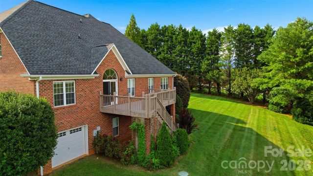 1064 Baker Barn Road, Hickory, NC 28602