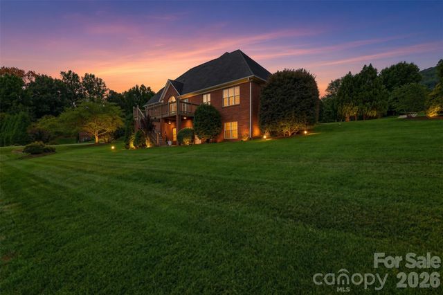 1064 Baker Barn Road, Hickory, NC 28602