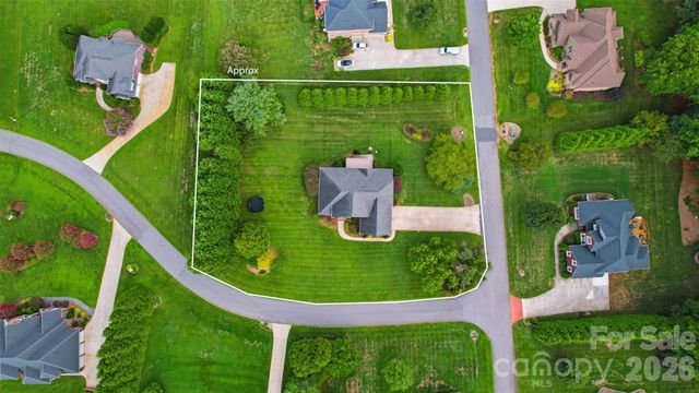 1064 Baker Barn Road, Hickory, NC 28602