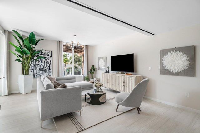 200 SE Mizner Boulevard 211, Boca Raton, FL 33432