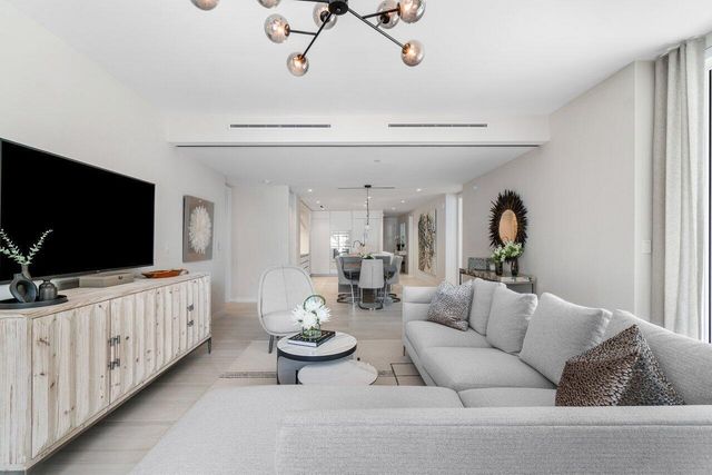 200 SE Mizner Boulevard 211, Boca Raton, FL 33432