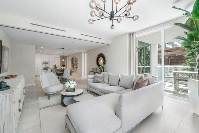 200 SE Mizner Boulevard 211, Boca Raton, FL 33432