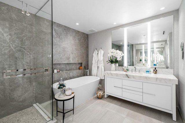 200 SE Mizner Boulevard 211, Boca Raton, FL 33432