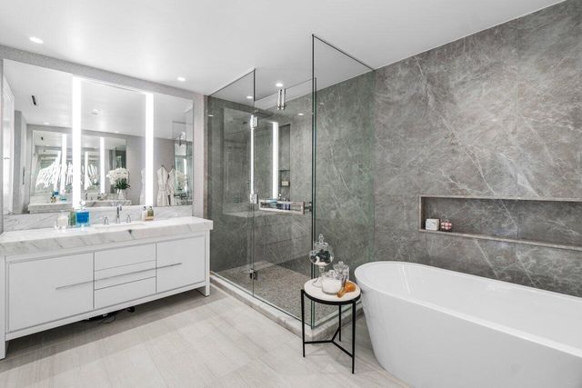 200 SE Mizner Boulevard 211, Boca Raton, FL 33432