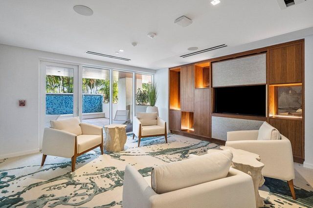 200 SE Mizner Boulevard 211, Boca Raton, FL 33432