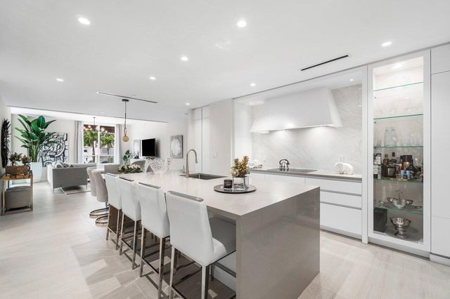 200 SE Mizner Boulevard 211, Boca Raton, FL 33432