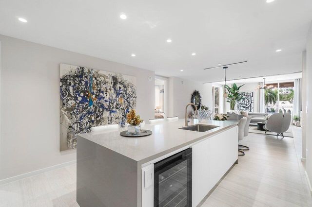200 SE Mizner Boulevard 211, Boca Raton, FL 33432