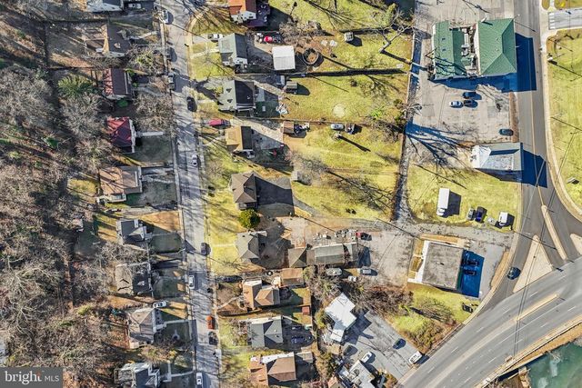 14 SUMMERFIELD RD, Gwynn Oak, MD 21207