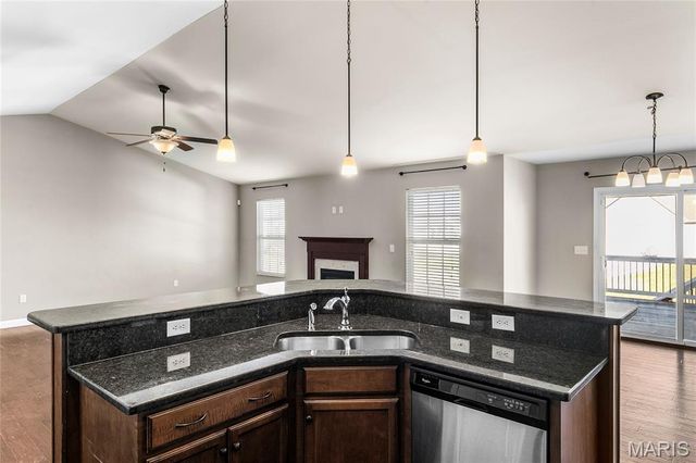 1420 Winchester Grove Court, O'fallon, IL 62269