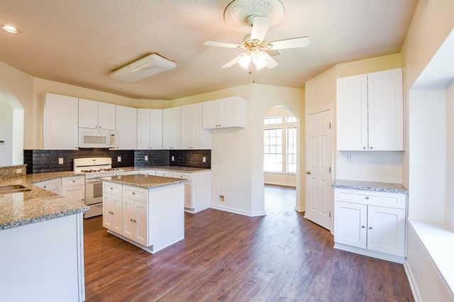 3550 Beacons View, Friendswood, TX 77546