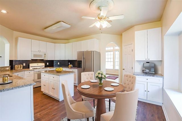 3550 Beacons View, Friendswood, TX 77546