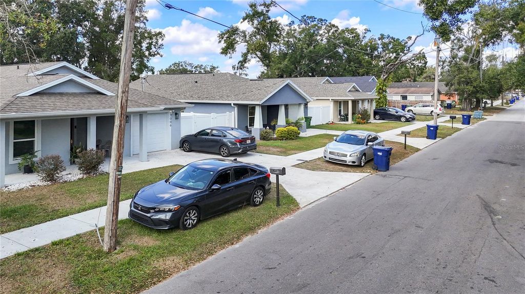 Image 5 of property listing at 3013 N 48TH STREET 1/2, Tampa, FL 33605