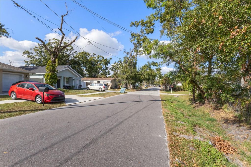 Image 6 of property listing at 3013 N 48TH STREET 1/2, Tampa, FL 33605