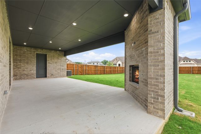 702 Anne Road, Van Alstyne, TX 75495