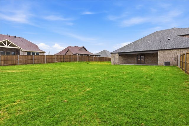 702 Anne Road, Van Alstyne, TX 75495