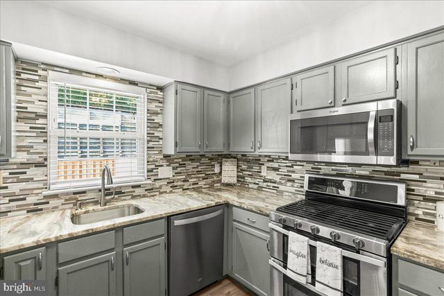 13006 HUNTERBROOK DR, Woodbridge, VA 22192