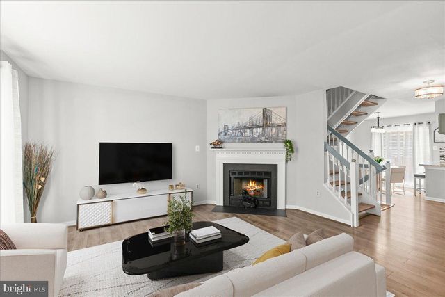 13006 HUNTERBROOK DR, Woodbridge, VA 22192