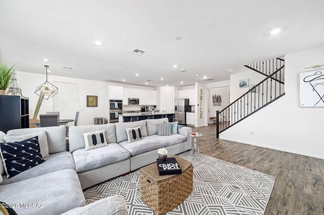 10185 S Alessi Peak Place, Vail, AZ 85641