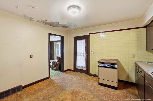 533 Fulton Street, Grand Haven City, MI 49417
