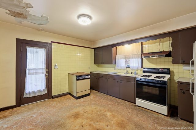 533 Fulton Street, Grand Haven City, MI 49417