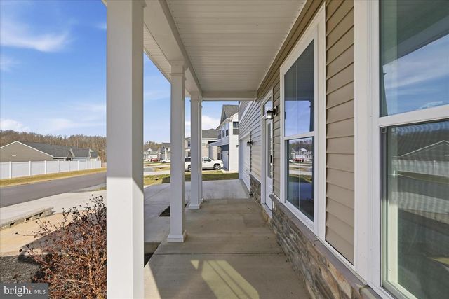 16 CILANTRO LN, Bunker Hill, WV 25413