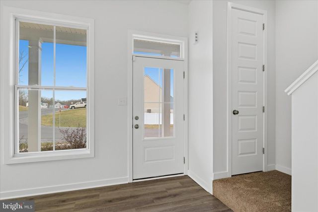 16 CILANTRO LN, Bunker Hill, WV 25413